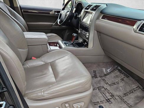 Used 2016 Lexus GX 460 w/ Premium Package AWD/4WD image 22