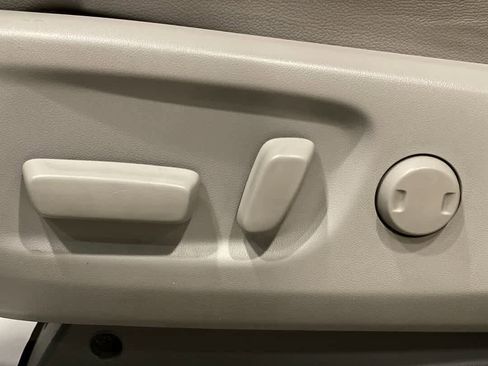 Used 2017 Toyota Sienna XLE image 14