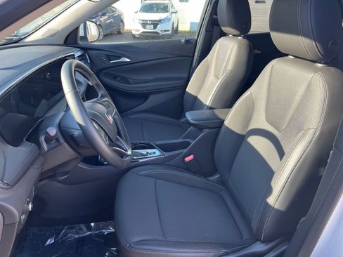 Used 2025 Buick Encore GX Preferred AWD/4WD image 36