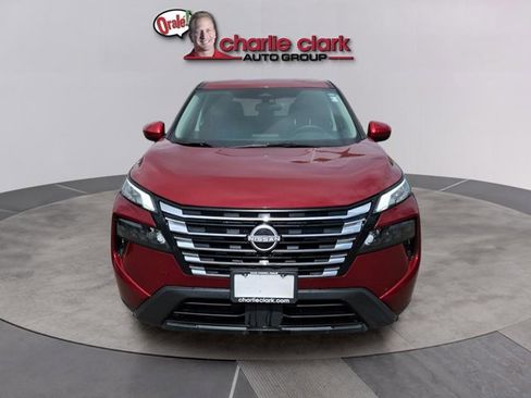 Certified 2025 Nissan Rogue SV FWD image 9