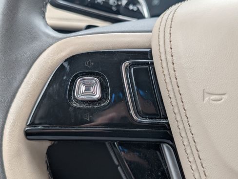 Used 2023 Lincoln Aviator 2WD image 16