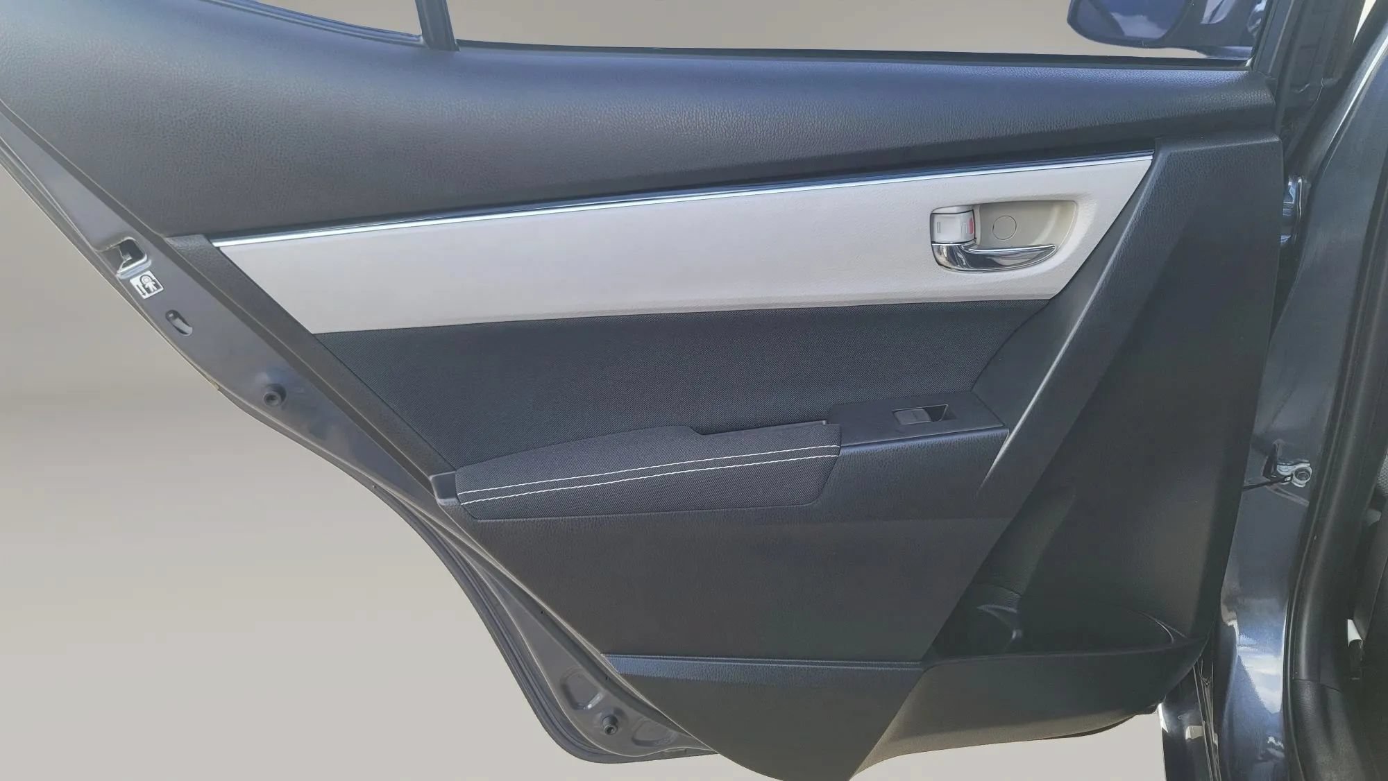 Used 2017 Toyota Corolla LE FWD image 12