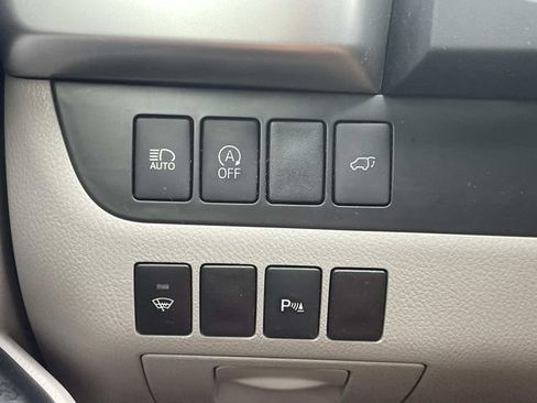 Used 2018 Toyota Highlander Limited FWD image 23