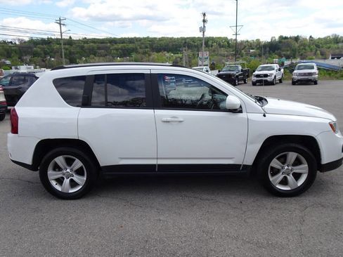 Used 2017 Jeep Compass Latitude AWD/4WD image 5
