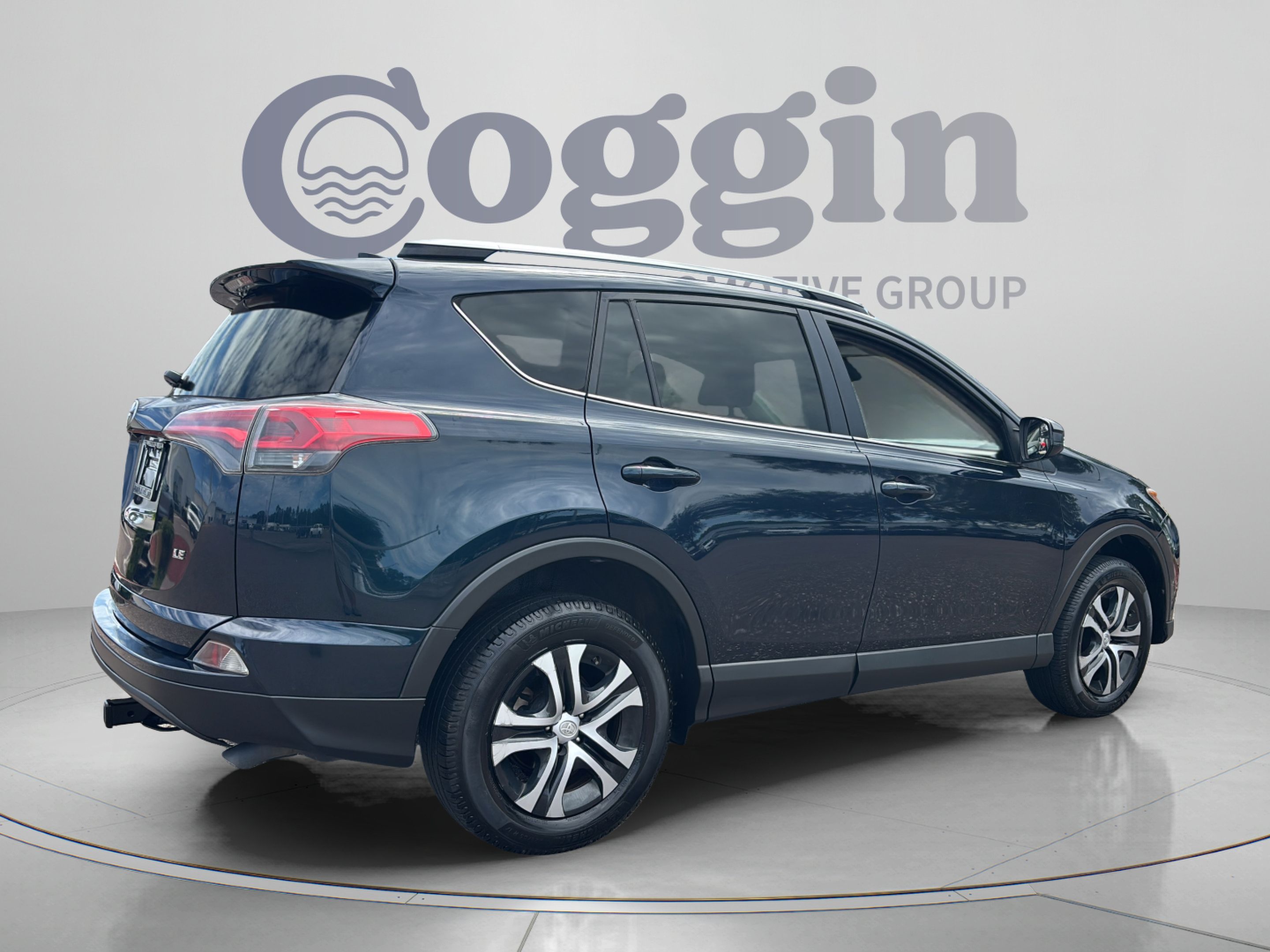 Used 2017 Toyota RAV4 LE FWD image 5