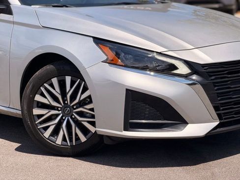 Used 2024 Nissan Altima 2.5 SV image 2