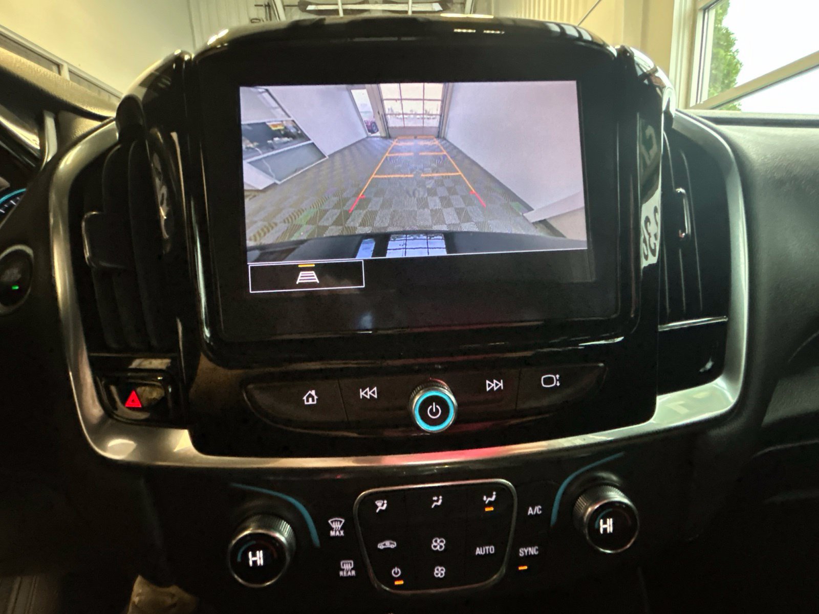 Used 2022 Chevrolet Traverse LT AWD/4WD image 32