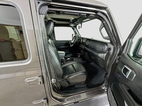 Used 2021 Jeep Wrangler Unlimited Sahara image 18
