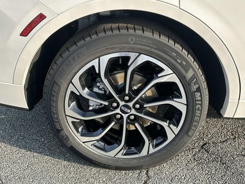 New 2026 Lincoln Nautilus Reserve image 17