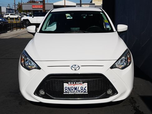 Used 2020 Toyota Yaris LE image 2