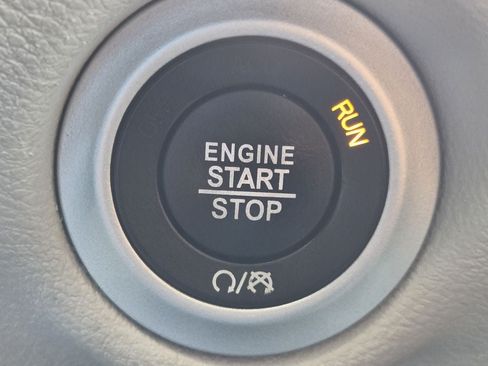 Used 2024 Chrysler Pacifica Touring-L FWD image 21