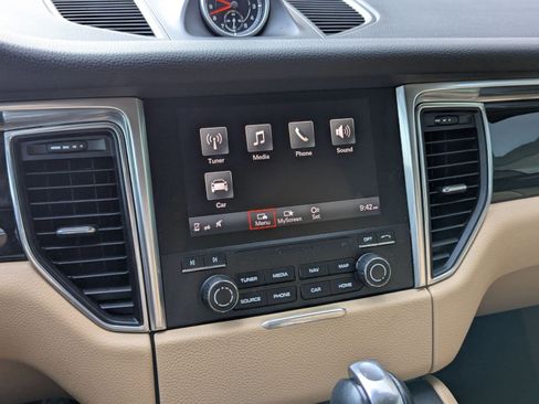 Used 2017 Porsche Macan image 17