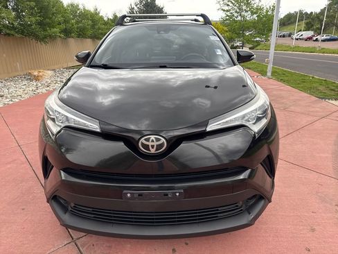 Used 2018 Toyota C-HR XLE FWD image 2