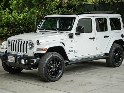 Used 2023 Jeep Wrangler Unlimited Sahara AWD/4WD image 3