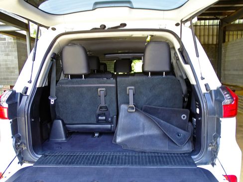 Used 2016 Lexus LX 570 4WD image 23