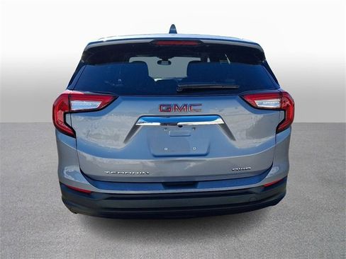 Used 2024 GMC Terrain SLE image 5