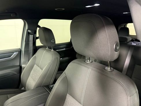 Used 2025 GMC Acadia Elevation image 14