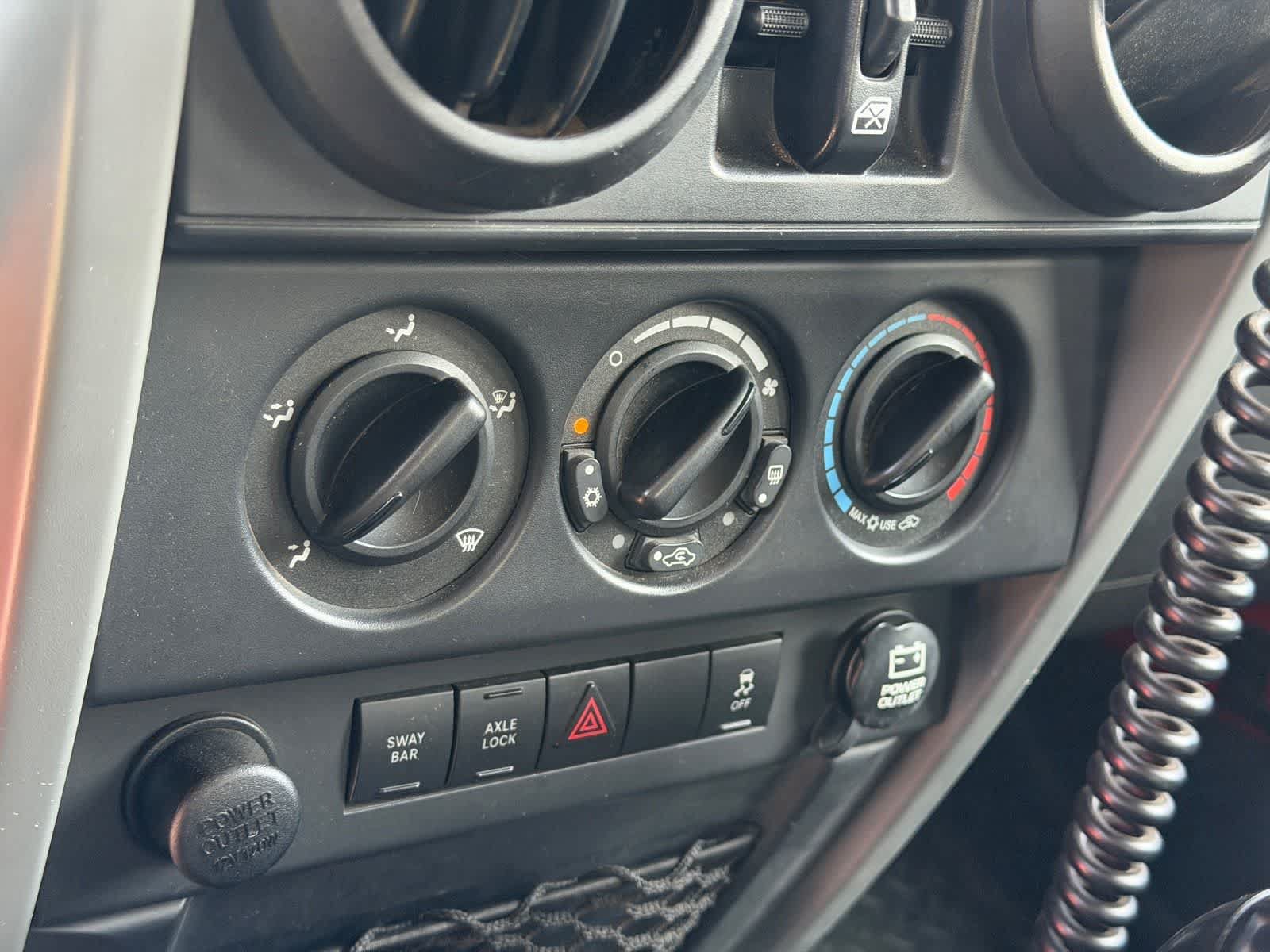 Used 2010 Jeep Wrangler Unlimited Rubicon AWD/4WD image 12