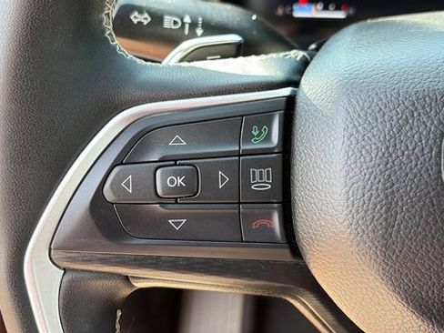 Used 2024 Jeep Grand Cherokee Altitude AWD/4WD image 13