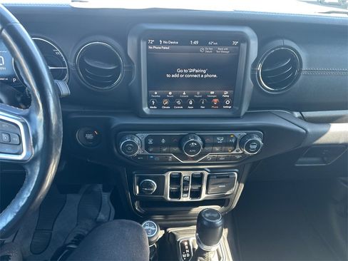 Used 2022 Jeep Wrangler Unlimited Sahara image 24