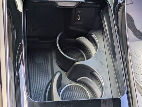 Used 2025 Mercedes-Benz GLC 300 image 23