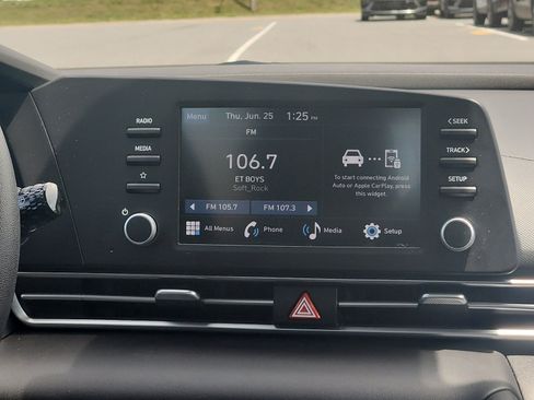 Certified 2025 Hyundai Elantra SE FWD image 17