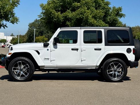 Used 2024 Jeep Wrangler Unlimited AWD/4WD image 7