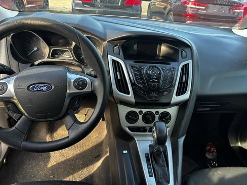 Used 2014 Ford Focus SE w/ SE Winter Package FWD image 6