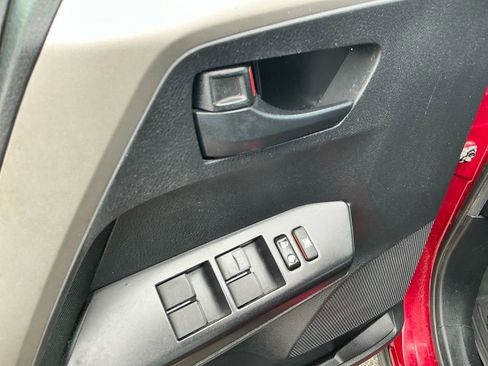 Used 2018 Toyota RAV4 LE FWD image 16