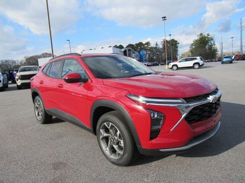 New 2026 Chevrolet Trax LT image 1