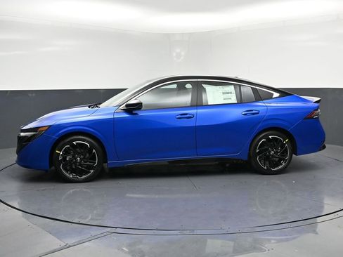 New 2026 Nissan Sentra SR w/ Floor Mat Package FWD image 2