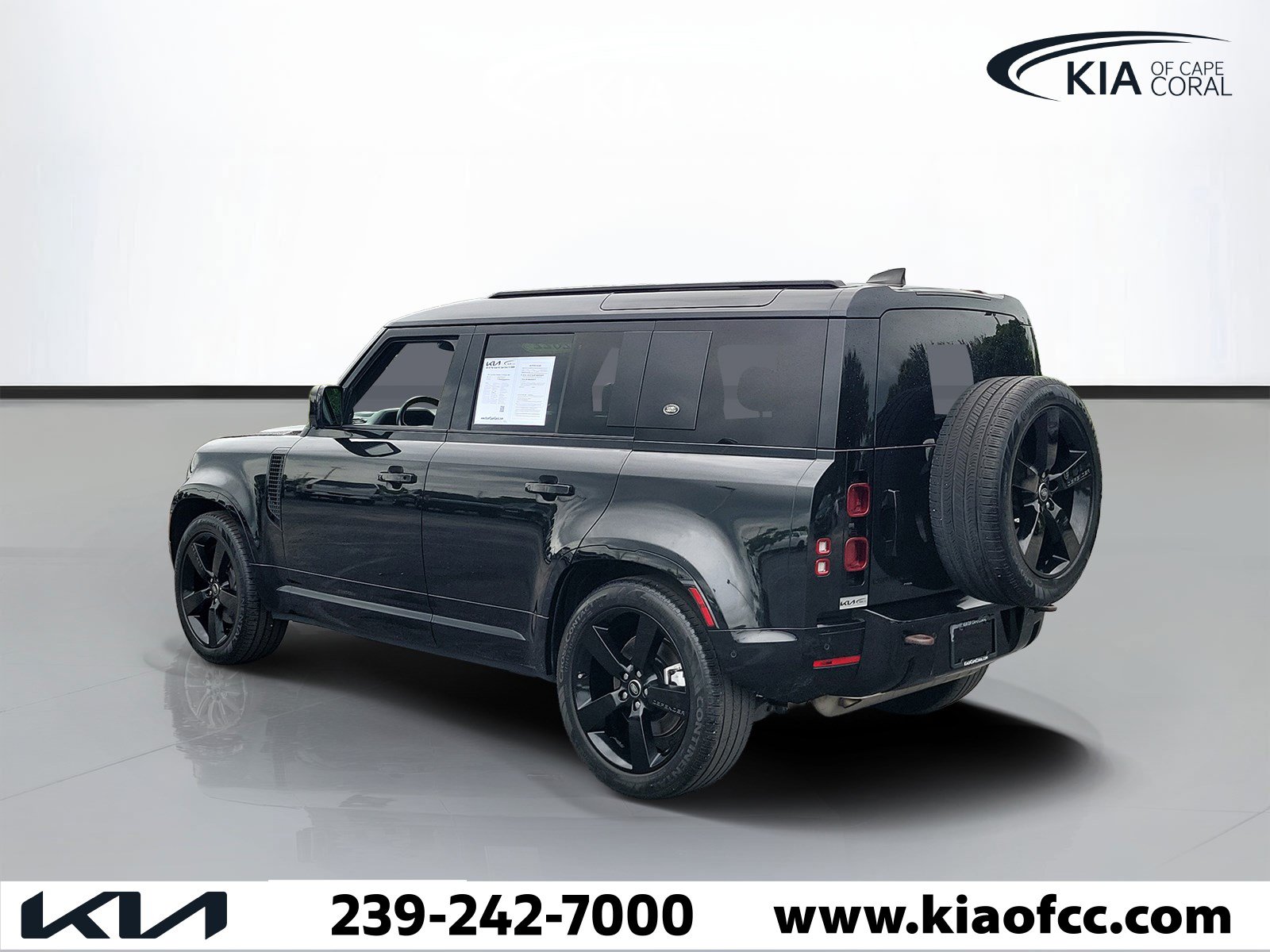 Used 2022 Land Rover Defender 110 X-Dynamic HSE AWD/4WD image 4