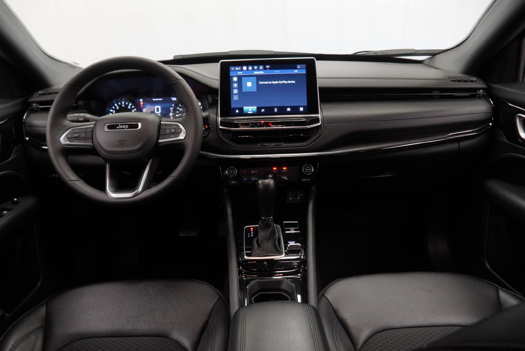 Used 2026 Jeep Compass Latitude AWD/4WD image 2