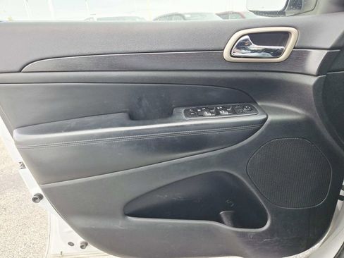 Used 2014 Jeep Grand Cherokee Laredo image 12