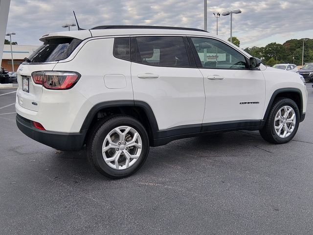 Used 2024 Jeep Compass Latitude AWD/4WD image 3
