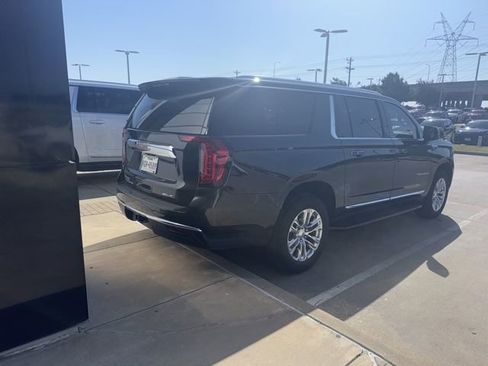 Used 2023 GMC Yukon XL SLT w/ SLT Luxury Package RWD image 4