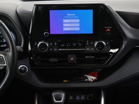 Used 2025 Toyota Highlander XSE image 18