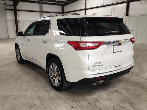 Used 2021 Chevrolet Traverse Premier FWD image 3