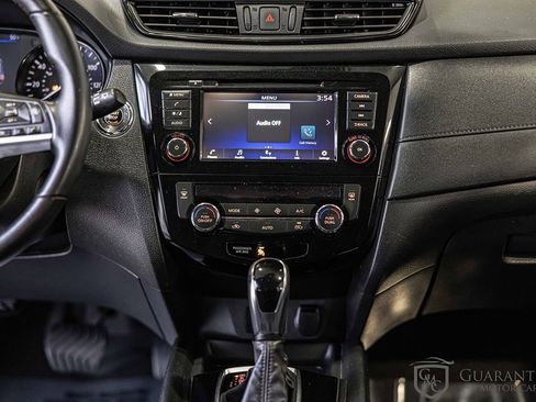Used 2020 Nissan Rogue SV image 38