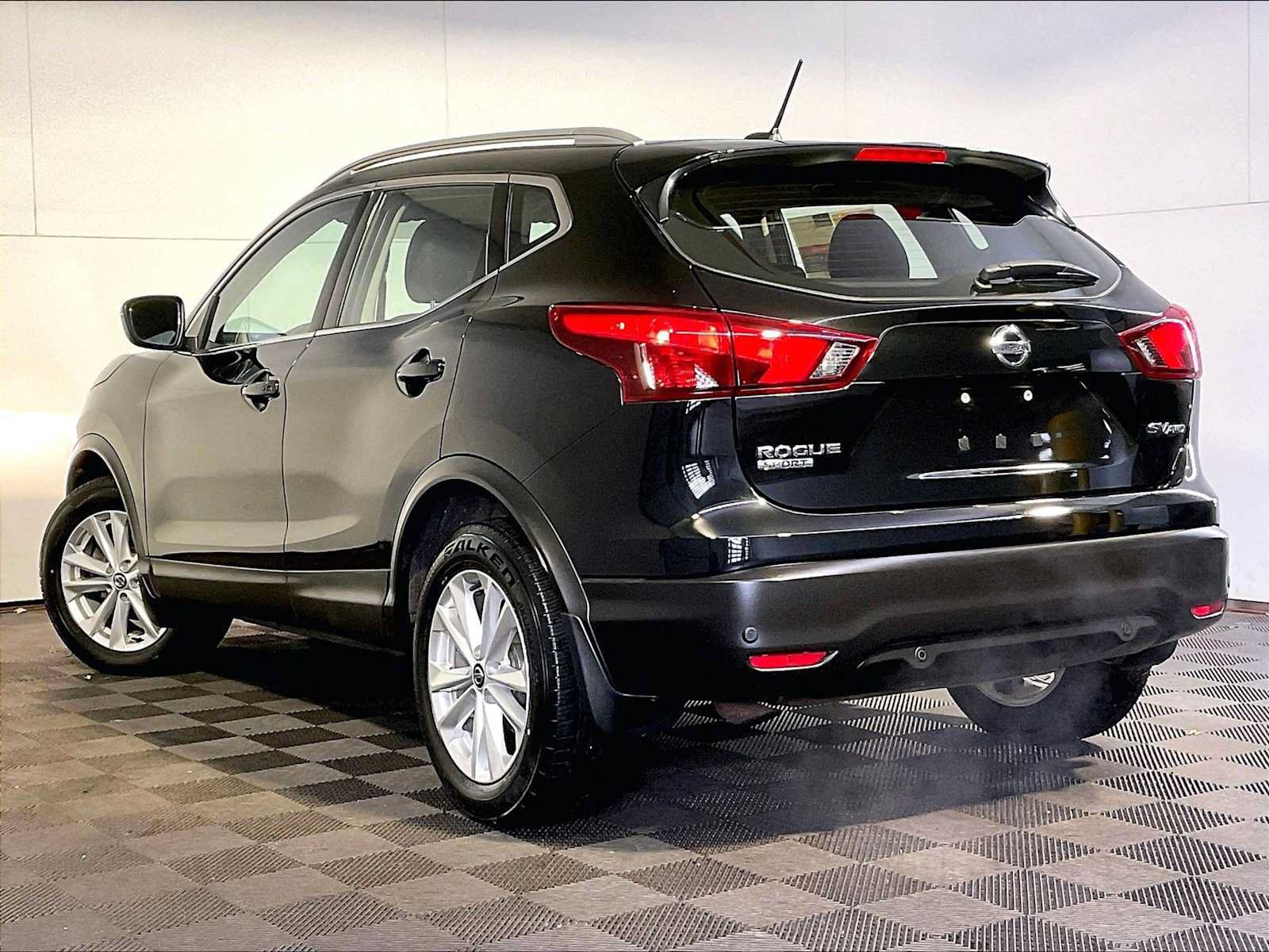 Used 2019 Nissan Rogue Sport SV AWD/4WD image 3