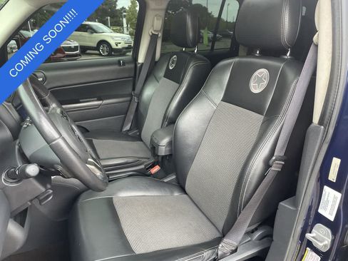 Used 2014 Jeep Patriot Latitude w/ Freedom Edition Package FWD image 12