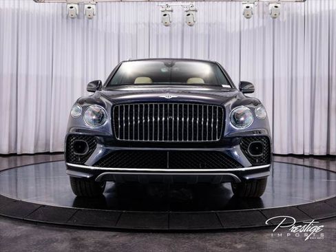 Used 2023 Bentley Bentayga Extended Wheelbase AWD/4WD image 2