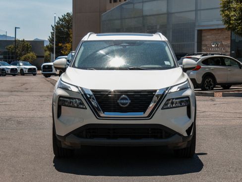 Used 2023 Nissan Rogue SV w/ SV Premium B Package AWD/4WD image 2