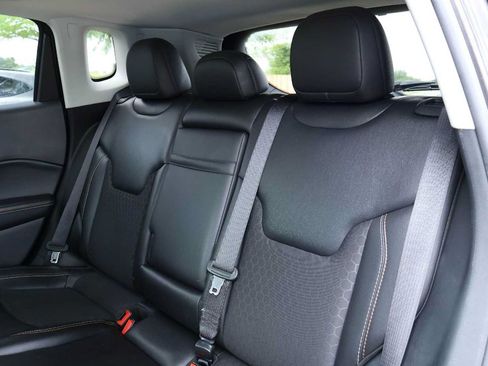 Used 2019 Jeep Compass Latitude FWD image 13