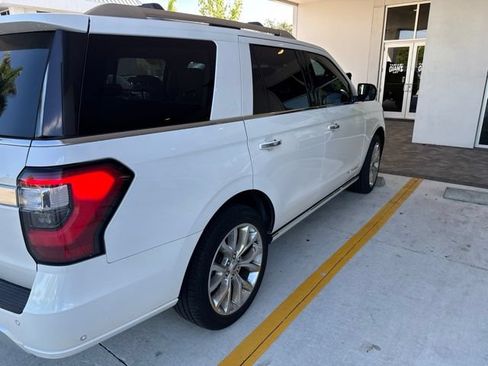 Used 2019 Ford Expedition Platinum RWD image 4