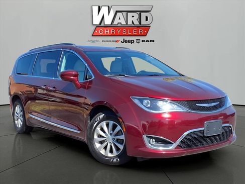 Used 2017 Chrysler Pacifica Touring-L image 1