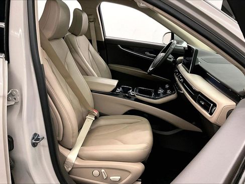 Used 2023 Lincoln Nautilus Reserve AWD/4WD image 8