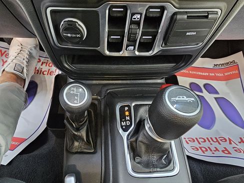 Used 2021 Jeep Gladiator Sport image 31