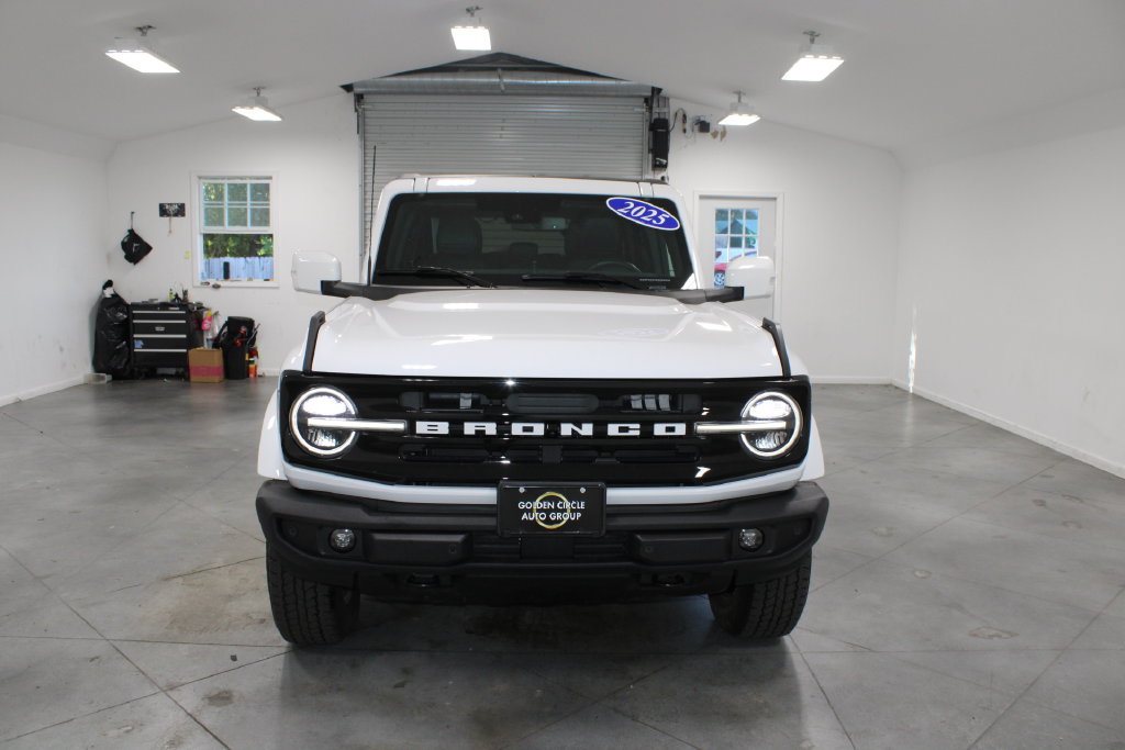Used 2025 Ford Bronco Outer Banks AWD/4WD image 3