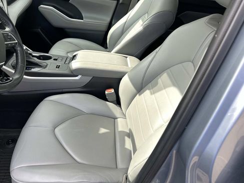 Used 2021 Toyota Highlander XLE image 17